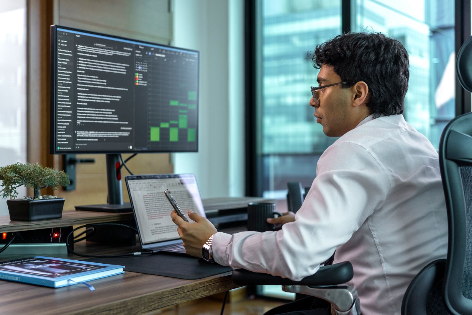 Licence entitlement being compared against deployment on a desktop screen