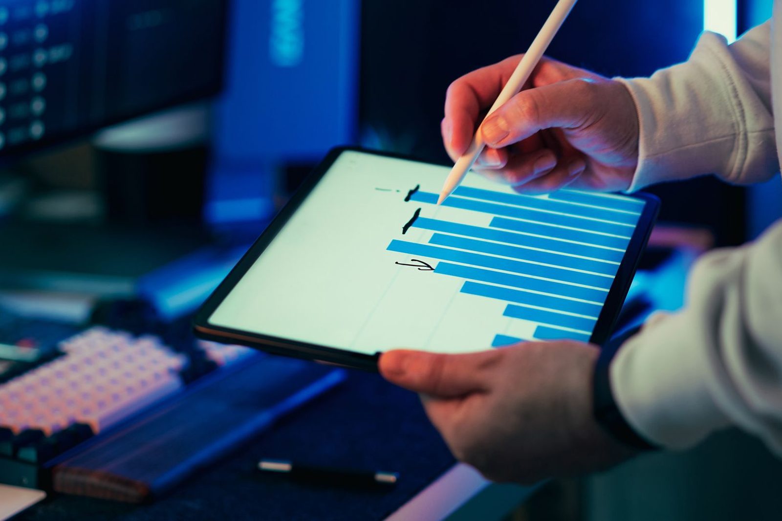 Software spend dashboard by team and vendor